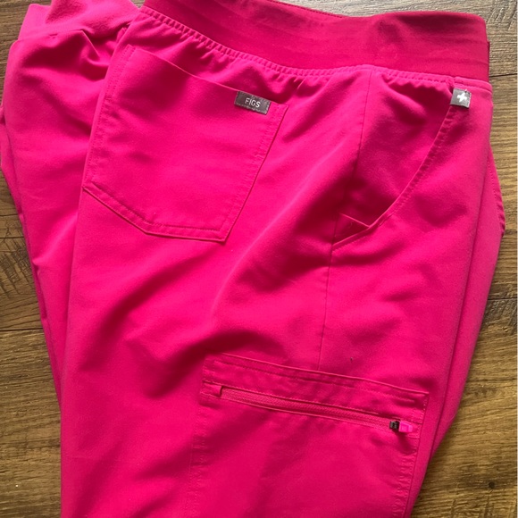 FIGS Scrub Set Top:Short Sleeve Size XL Pants:Elastic Waistband & Ankles Size L - Picture 13 of 15